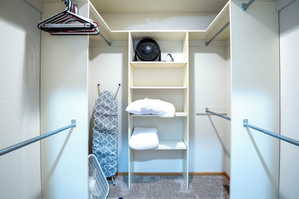 Ensuite King Bedroom Closet - Main Level