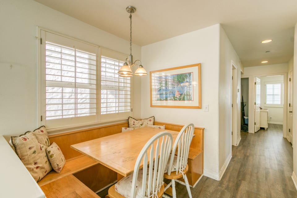 219D - Dining Table