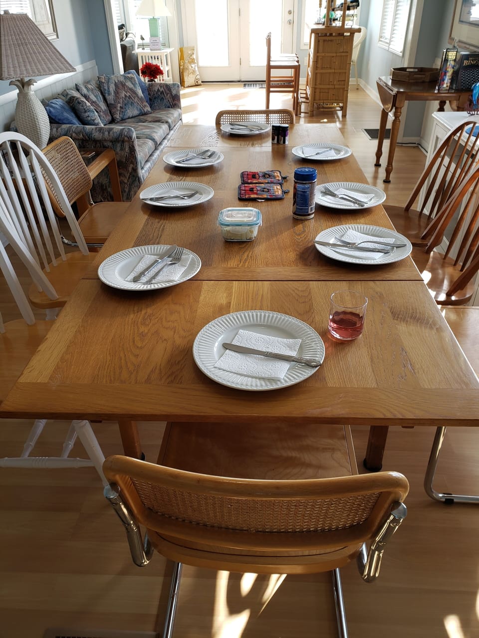 dinning table opens for 8