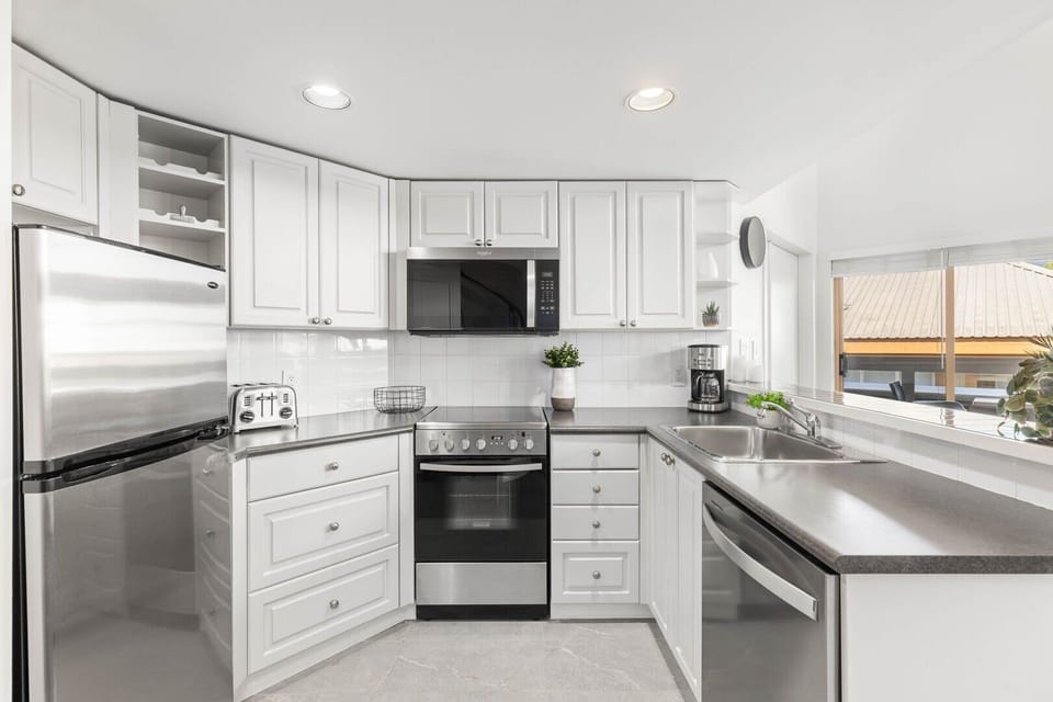 Prepare delicious breakfasts and dinners in this functional and stylish kitchen