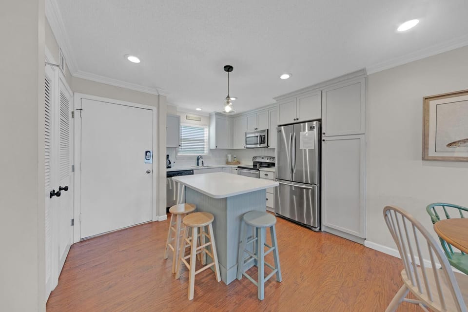 Extra Seating Around the Kitchen Island