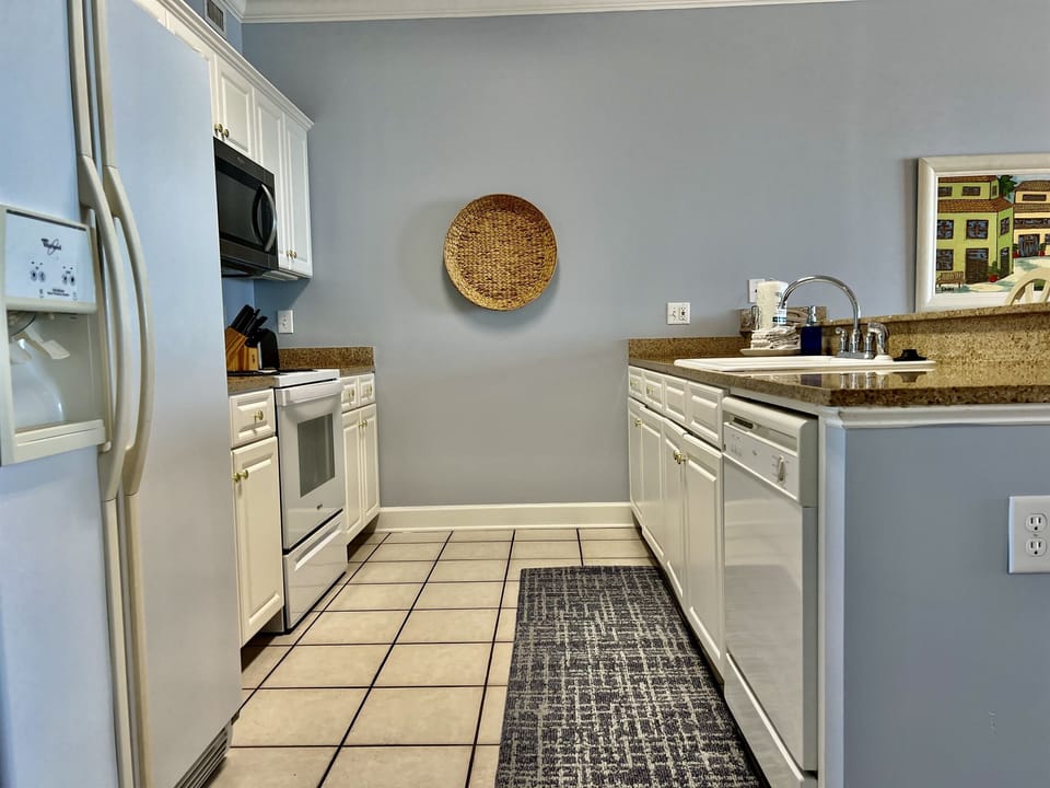 Spacious kitchen for you to cook in!