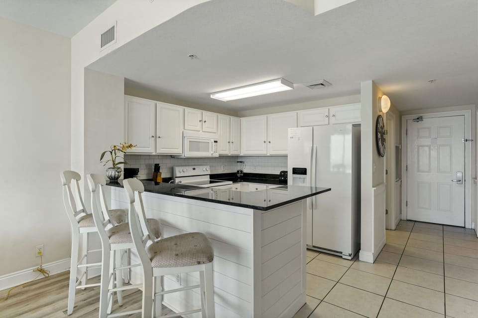 Kitchen with Breakfast Bar