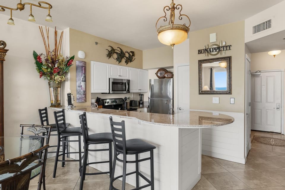 Kitchen with Breakfast Bar