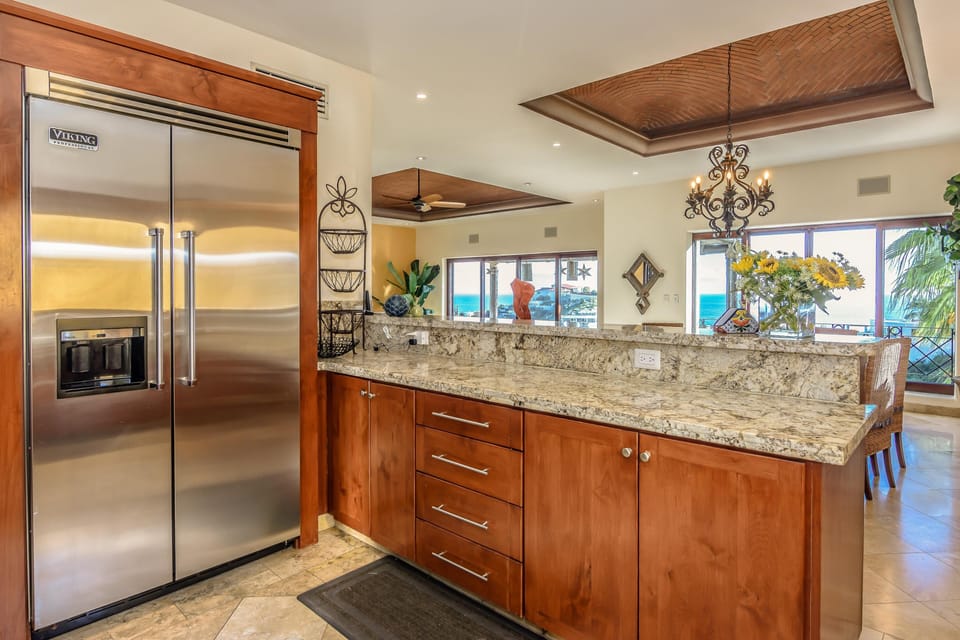Full kitchen