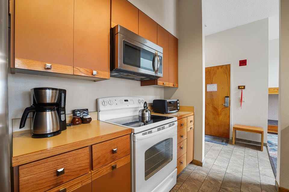 Full size kitchen.