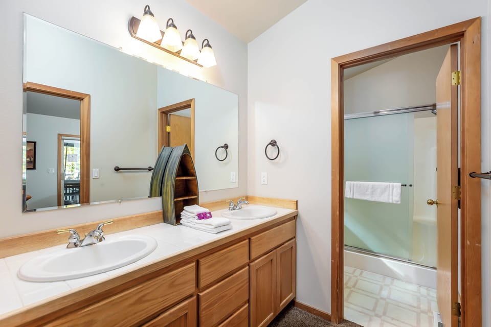 Ensuite Bathroom - Main Level