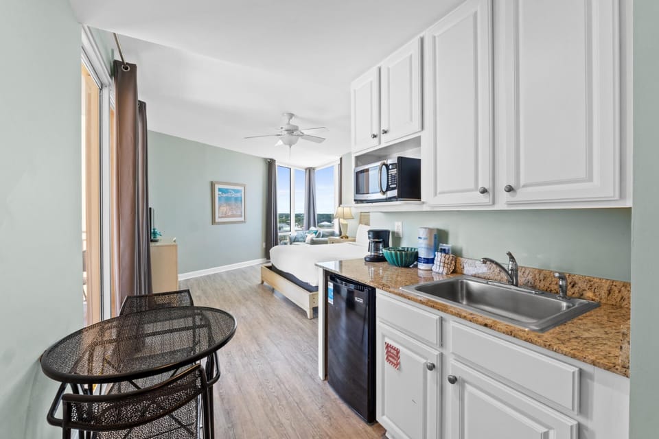 Kitchenette and Dining Area