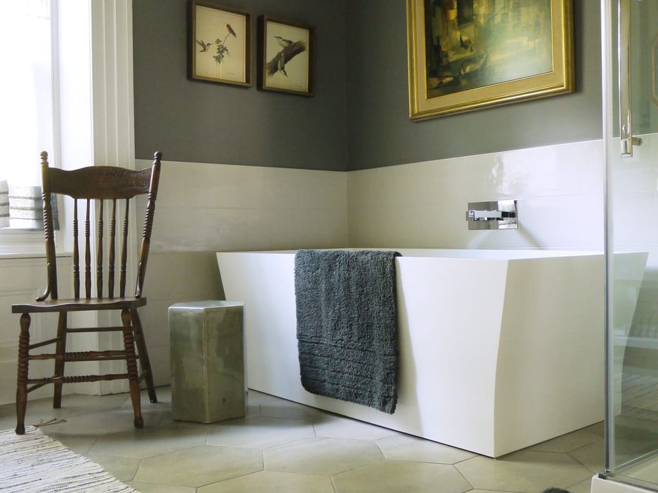 Roman-style soaker tub.