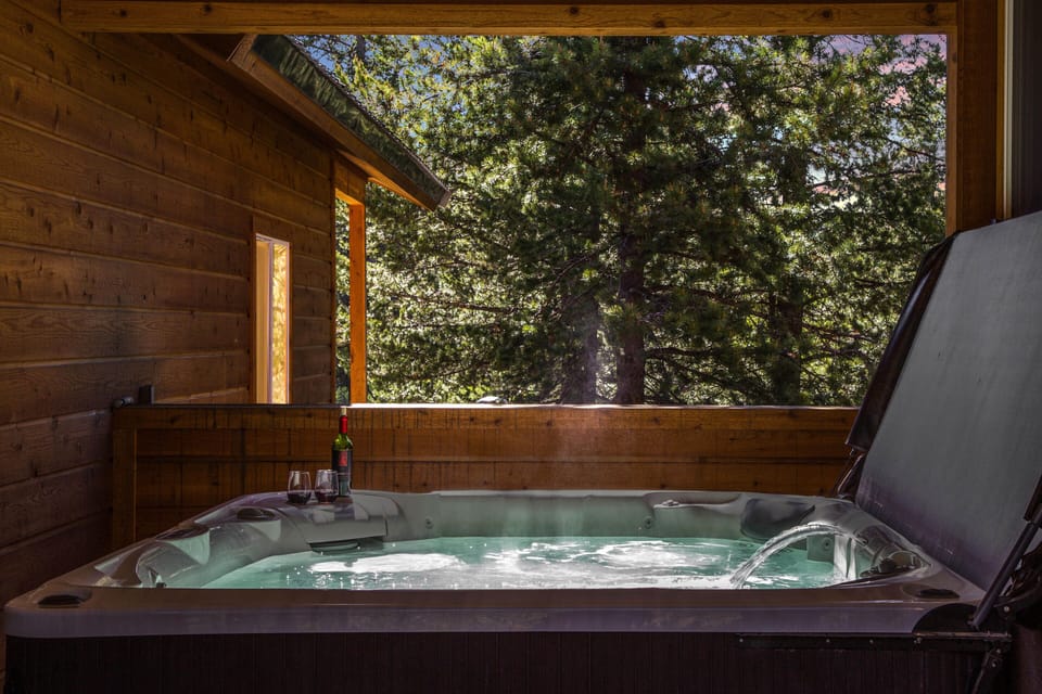 Rimfire Refuge ~ hot tub