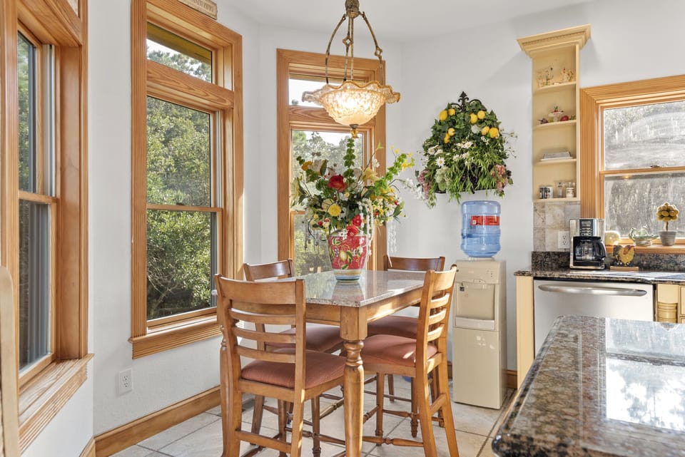 CC139: Il Destino | Mid Level Breakfast Nook