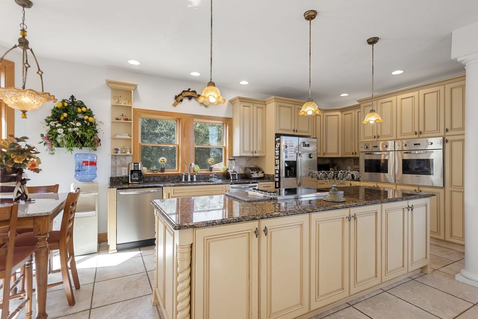 CC139: Il Destino | Mid Level Kitchen