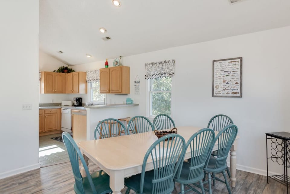 MB11: Sweet Caroline's | Top Level Dining Area