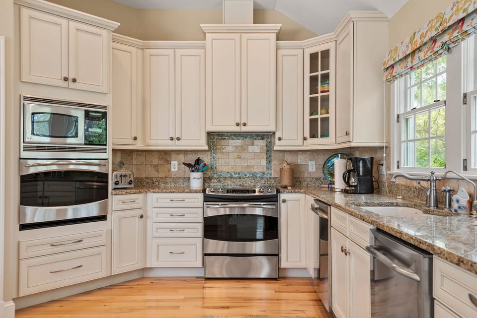 CC059: Sweet Retreat | Top Level Kitchen