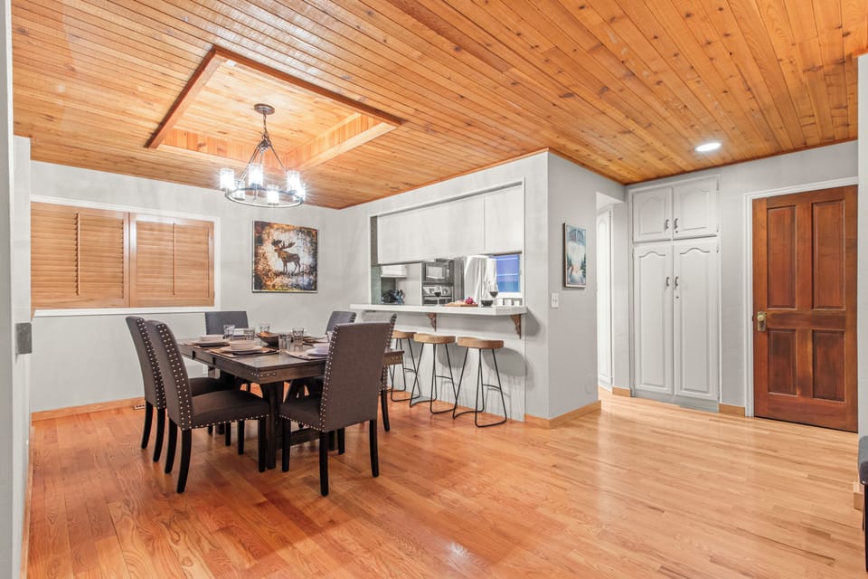 An elegant dining table with seating for 6 guests.