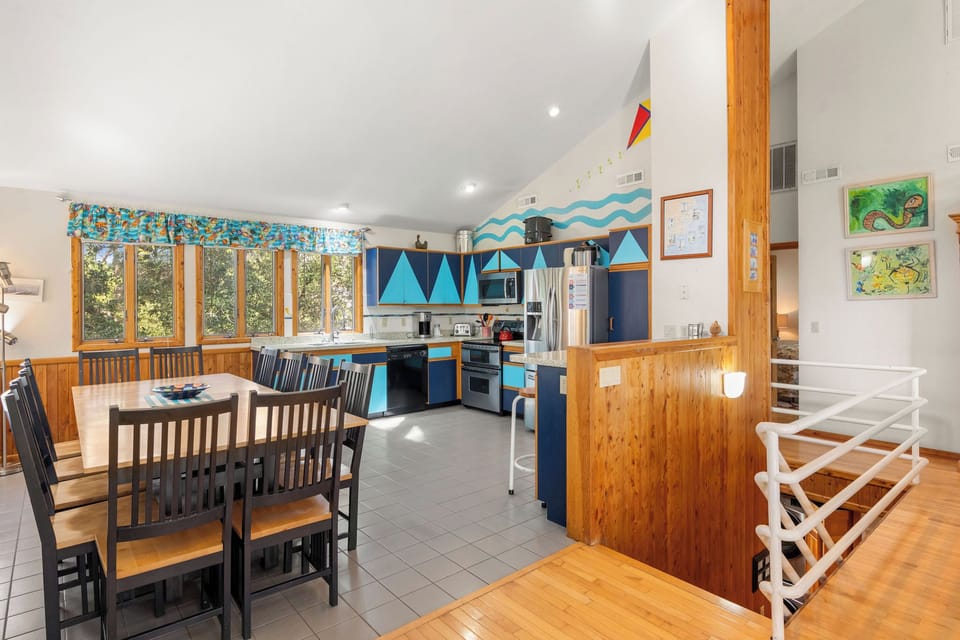 CL718: Dunewood | Top Level Kitchen Dining Area Overview