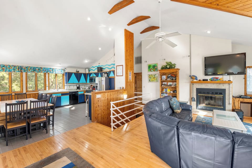 CL718: Dunewood | Top Level Living Area Overview