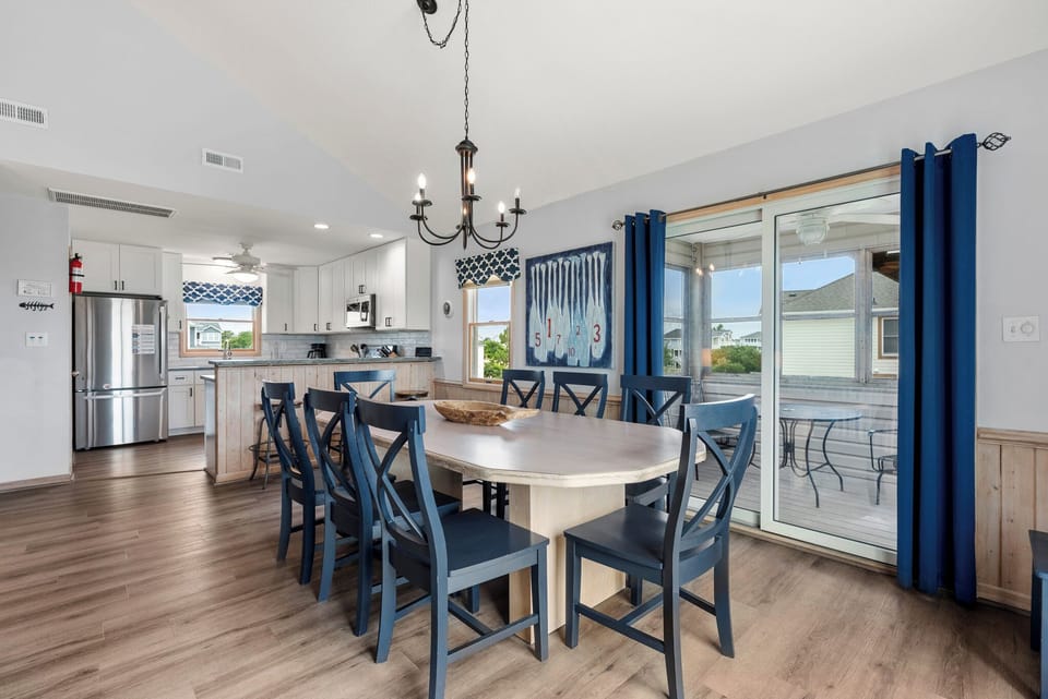 WH501: Follow The Sun | Top Level Dining Area