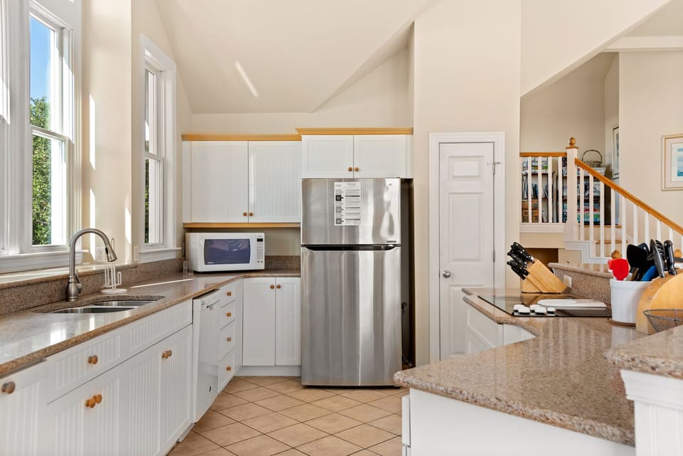 CC300: Mon-Elisa | Top Level Kitchen
