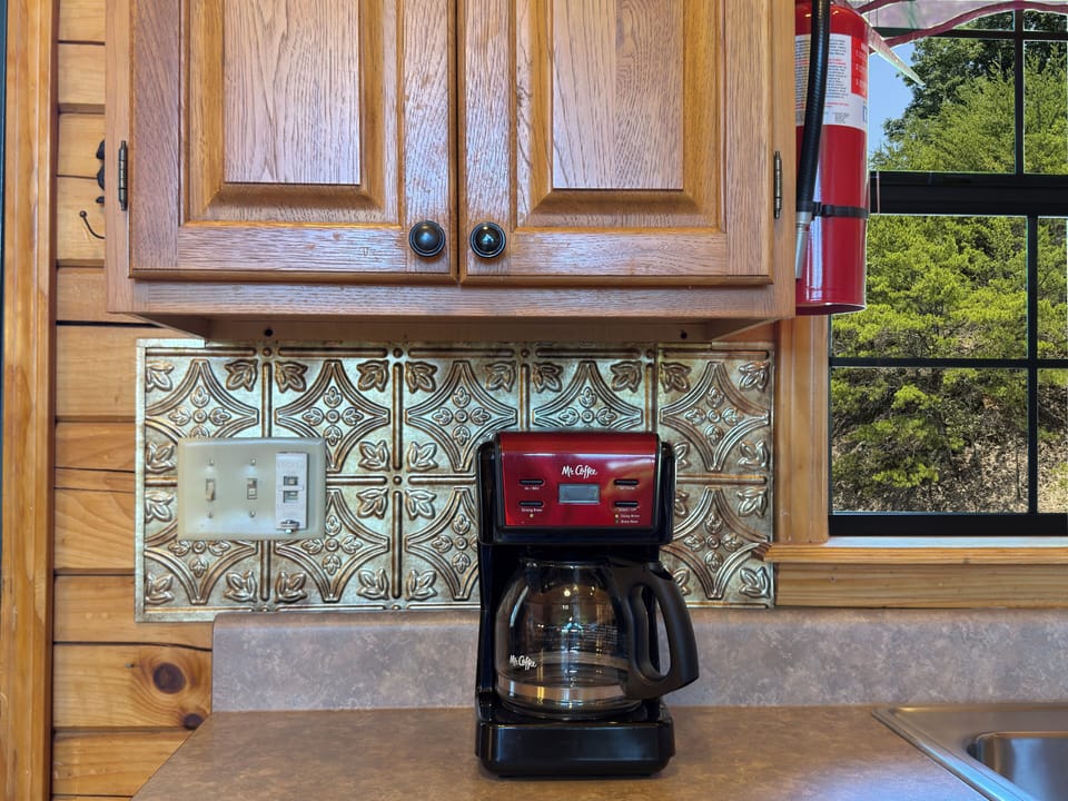 Kitchen automatic drip coffee maker