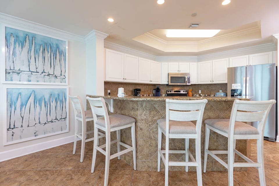 Sip your morning coffee at the breakfast bar and get ready for a beach day in this stylish space