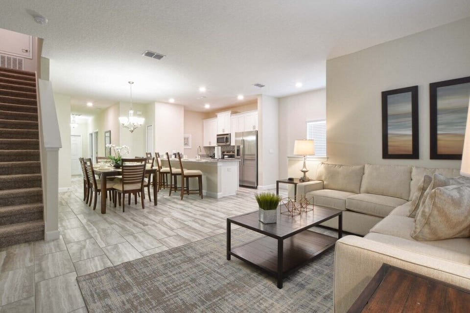 18-Family Room3.jpg