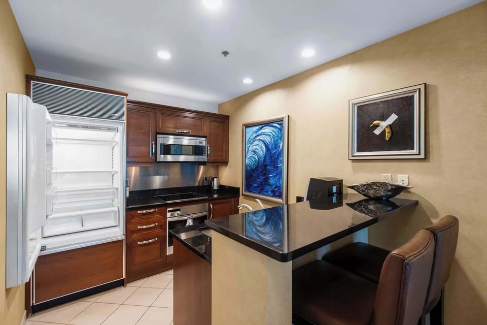 Full kitchen for those nights when you just don't feel like going out.