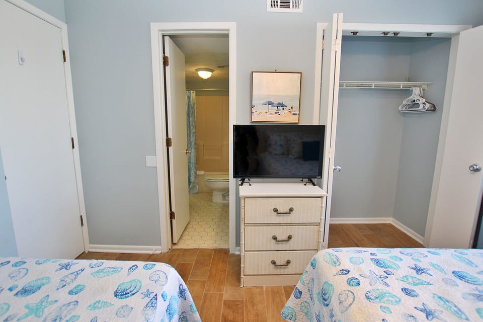 6 - Guest Bedroom (2)