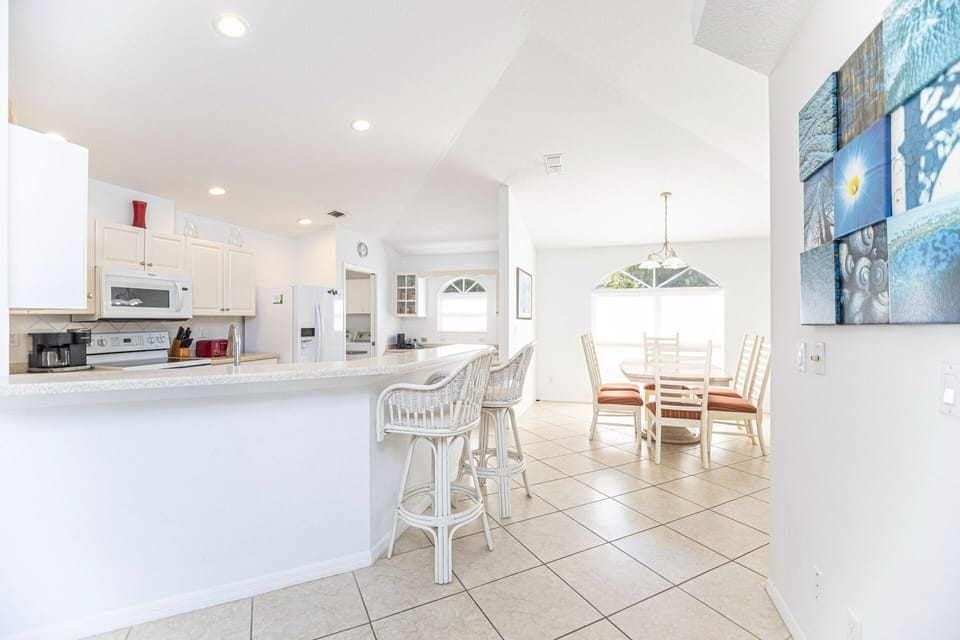 Kitchen dining area