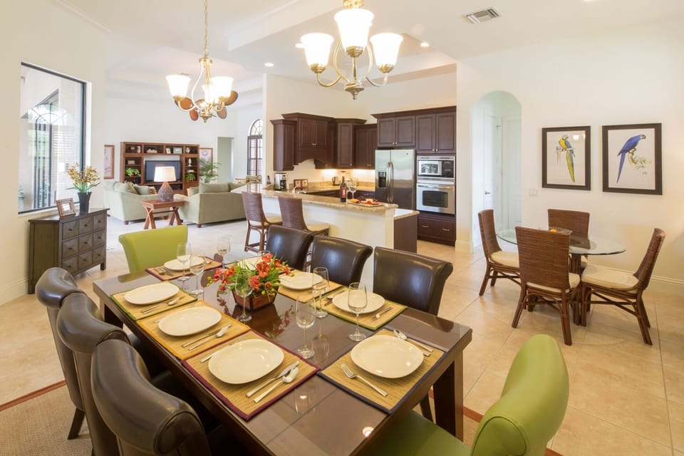 Dining room to living room