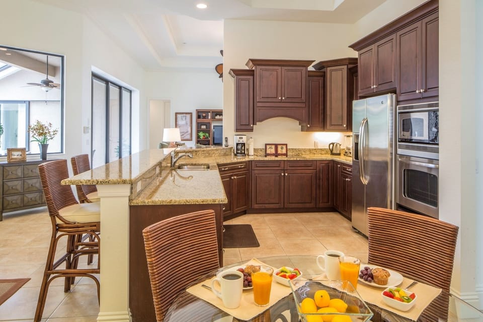 Dinette to Kitchen