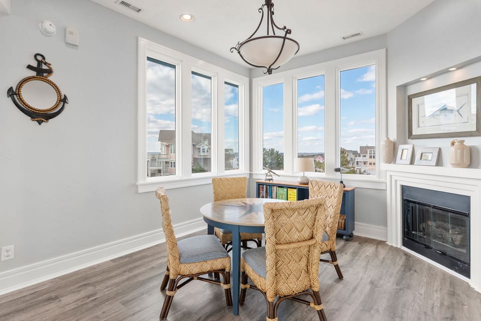 CC198: Sunshine & Water Views - Best in the Outer Banks! | Top Level Breakfast Nook