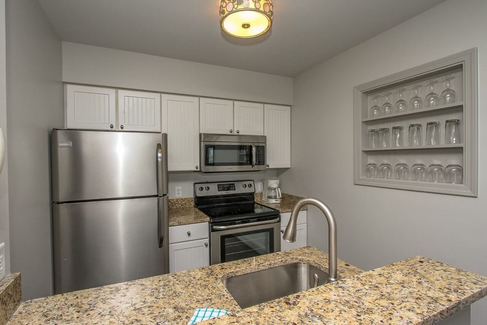 Completely furnished kitchen - The newly renovated completely furnished Kitchen features all stainless steel appliances, beautiful granite counters
