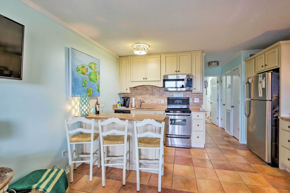 Dining Area | Dishware/Flatware | Trash Bags/Paper Towels
