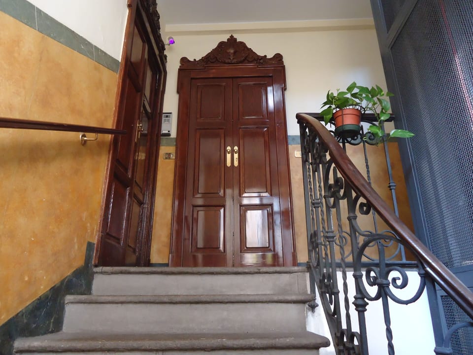 Great CENTRAL LOCATION Luxury Comfortable Romantic APARTMENT Fully Furnished  Apartment in Milan