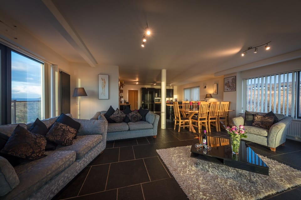 Living room & Dining area