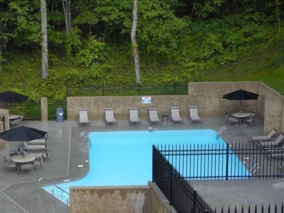 Sherwood Forest Resort Pool within easy walking distance to cabin