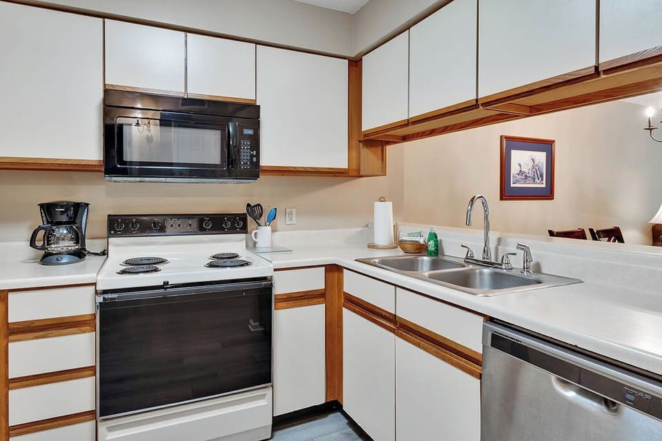 Fully equipped Kitchen - If you want to arrange a full meal or just a cup of coffee, this fully equipped kitchen will have what you need.