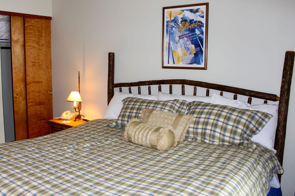 King bed with a wet bar with microwave, mini refrigerator, and coffeemaker.