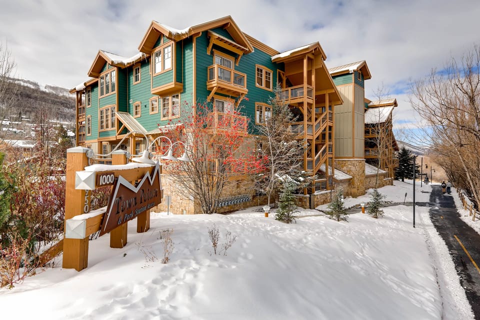 Town Pointe Condominiums
