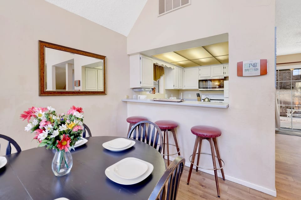 Dining area seats 6 with breakfast bar, perfect for family meals and casual gatherings