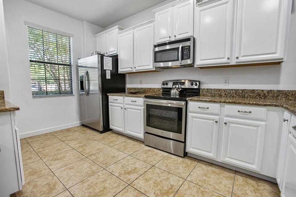 Kitchen (Angle)