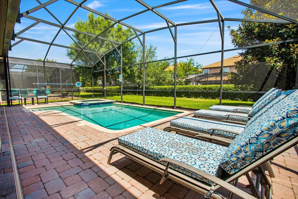 Pool Deck (Angle)