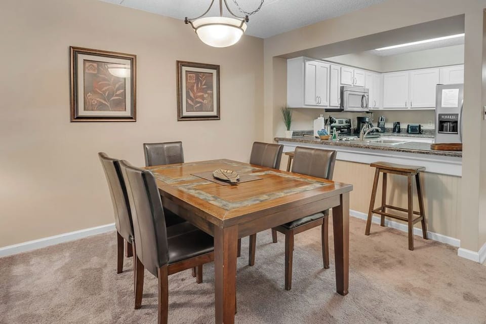 pass through counter to dinning area
