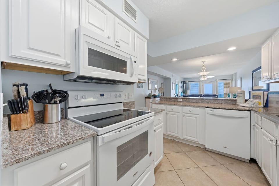 Boardwalk 1082 Kitchen