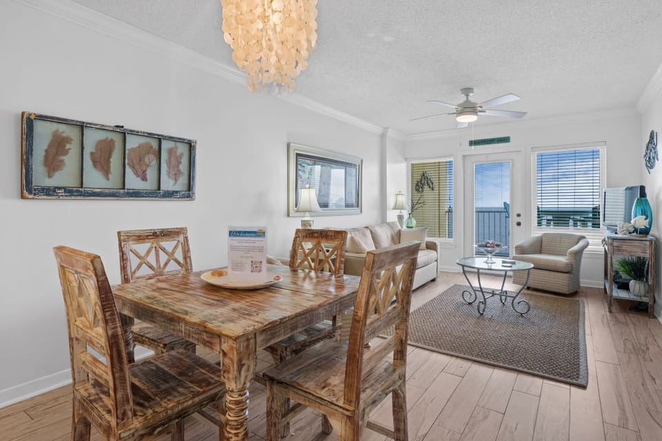 Boardwalk 986 Dining Table Seats 4