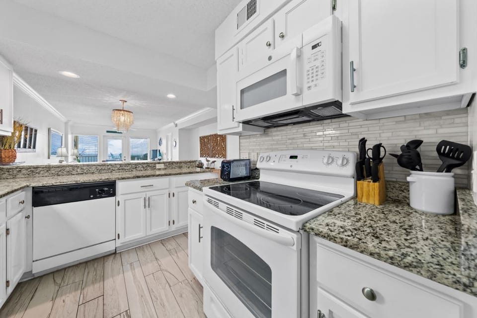 Boardwalk 986 Fully Equipped Kitchen