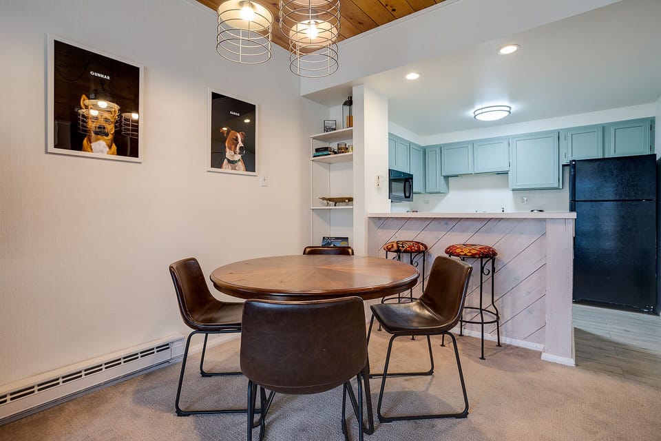 Gather around your stylish dining table, where modern pendant lights create warm ambiance for memorable meals with loved ones.