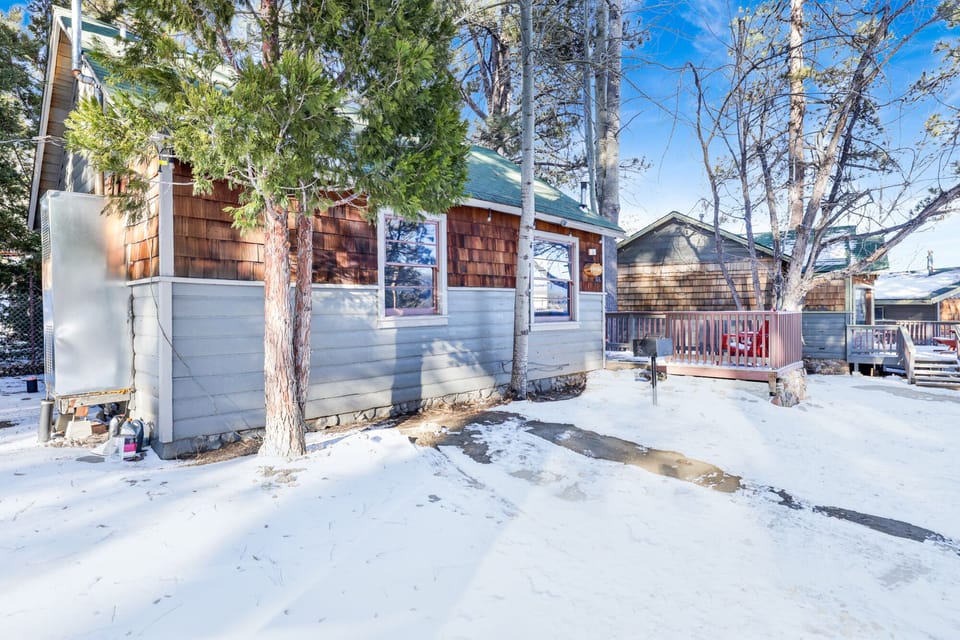 Enjoy a relaxing evening with a view of the lake and the other cabins around.