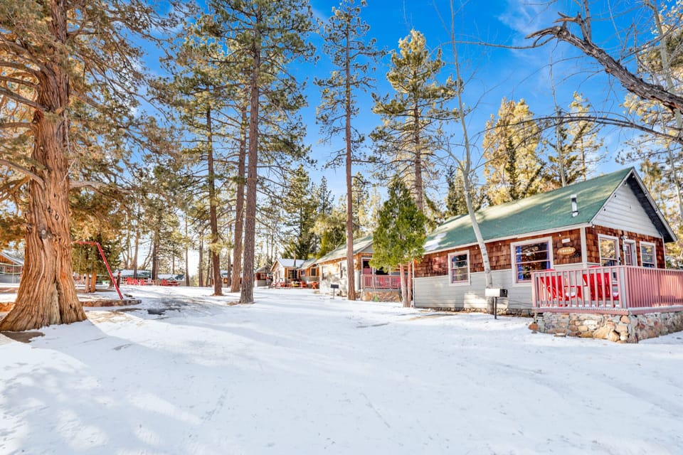 Enjoy a relaxing morning with a view of the lake and the other cabins around.